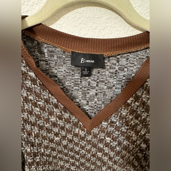 EUC B•Wear Knit Brown Sweater Vest Tank V/Neck Adjustable Cinched Sides - Picture 3 of 6